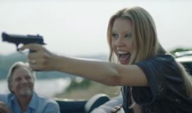 “Infinity Pool” Fragman: Mia Goth ve Alexander Skarsgård Vahşileşiyor!